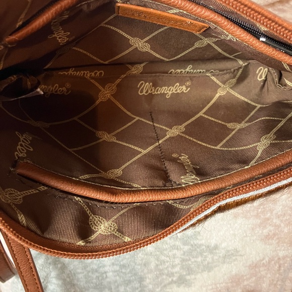 Wrangler Western cowhide crossbody bag - Picture 8 of 11